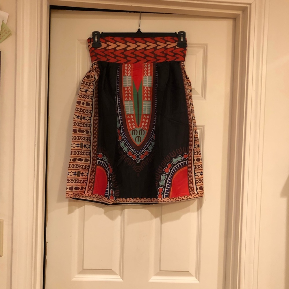 NWOT - Juniors black printed skirt.